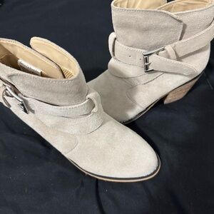 Santa Fe Boot Co Chic Suede Ankle Boots in Cream